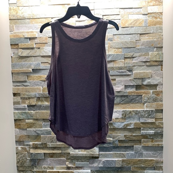 🛍️ Melrose and Market Curved Hem Tank - Picture 3 of 6